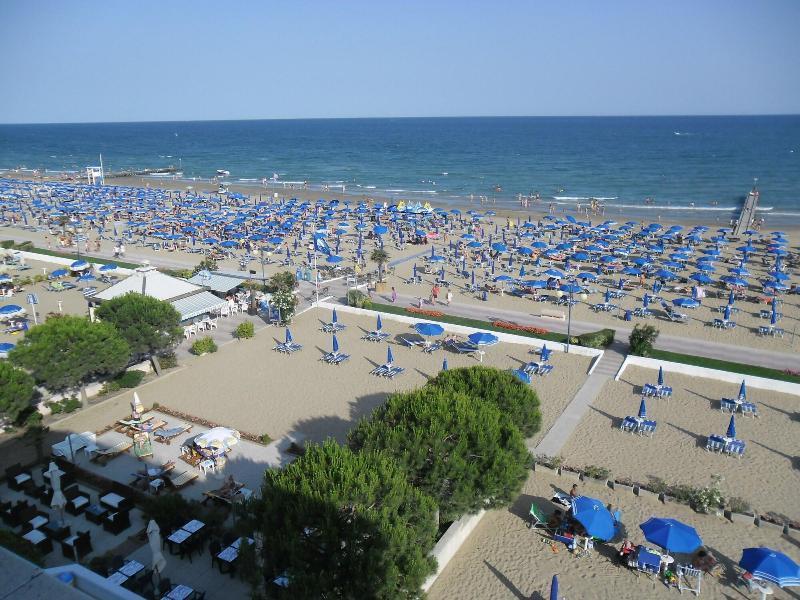 Hotel La Bussola Lido di Jesolo Buitenkant foto
