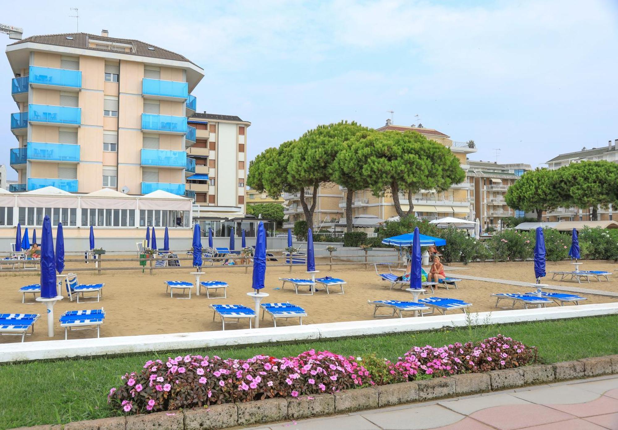 Hotel La Bussola Lido di Jesolo Buitenkant foto