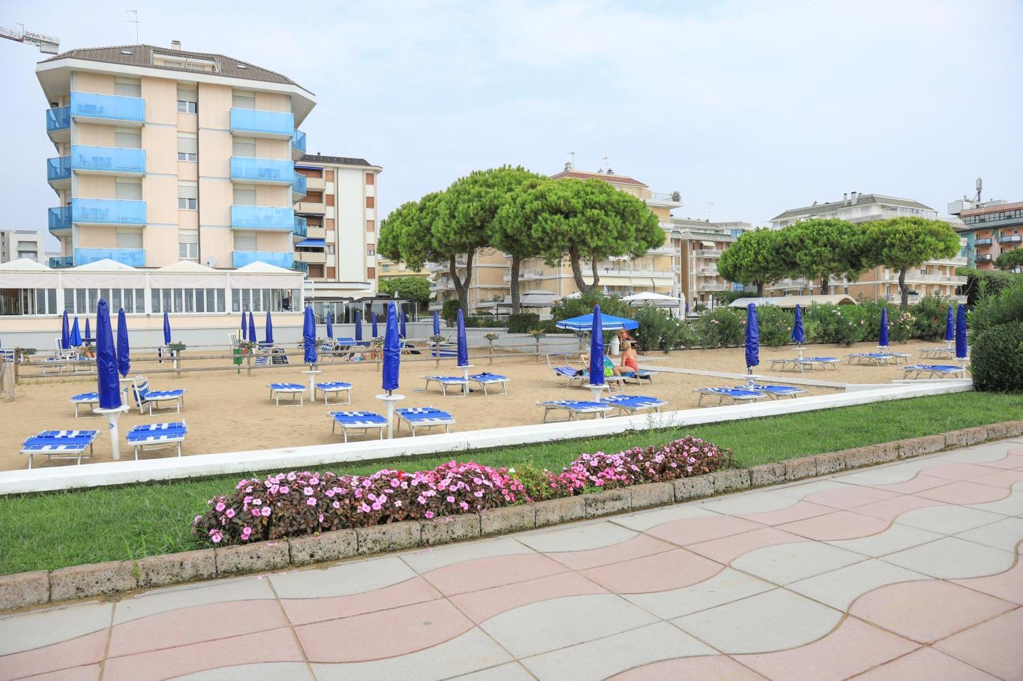 Hotel La Bussola Lido di Jesolo Buitenkant foto