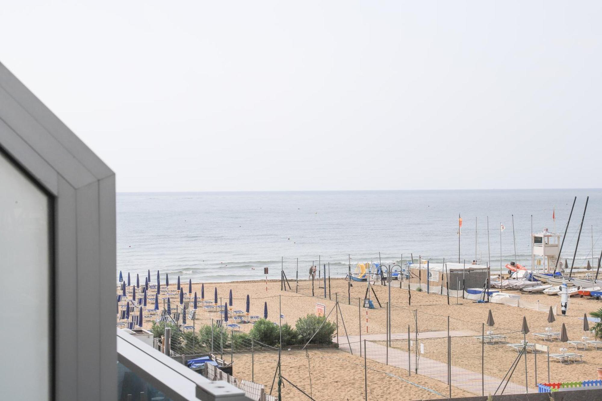 Hotel La Bussola Lido di Jesolo Buitenkant foto