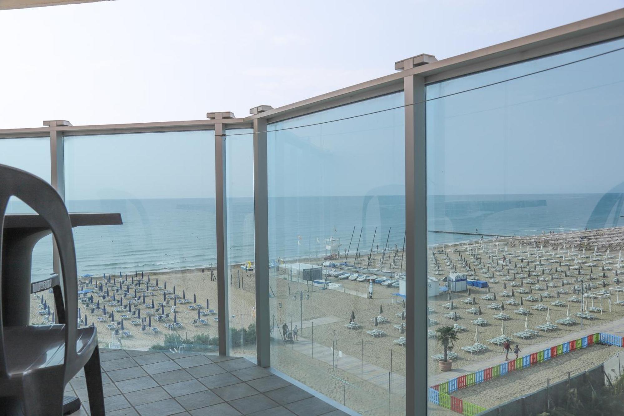 Hotel La Bussola Lido di Jesolo Buitenkant foto